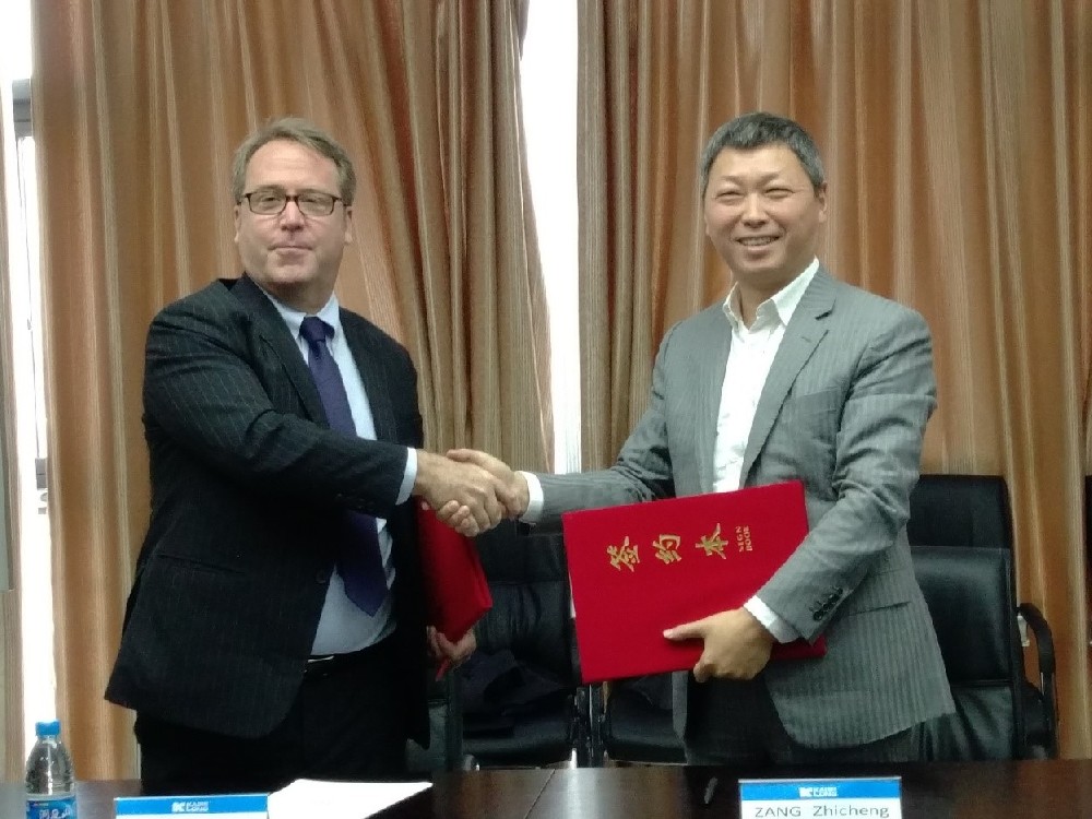 �ھ���ɫ��չ�¶��� ���������ҵǰ��