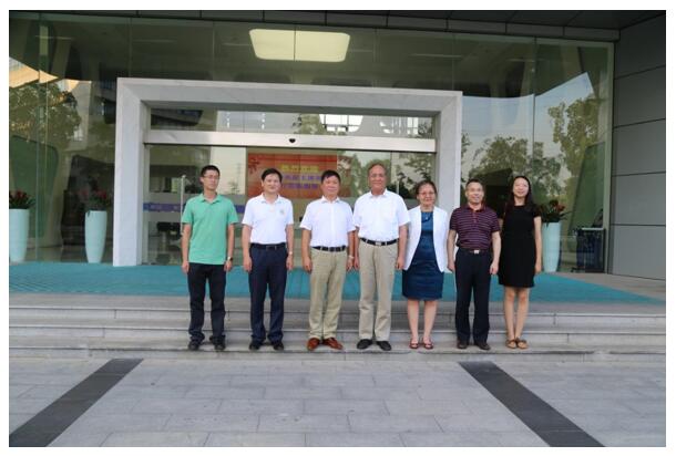 �����븱��ϯ������һ�й��ٺ��˹��ʴ��������쵼